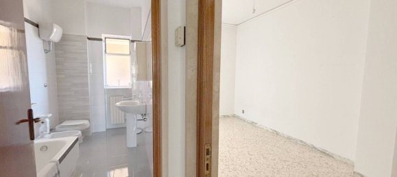 Apartamento de 3 dormitorios en Noicattaro, Italy No. 353238 12