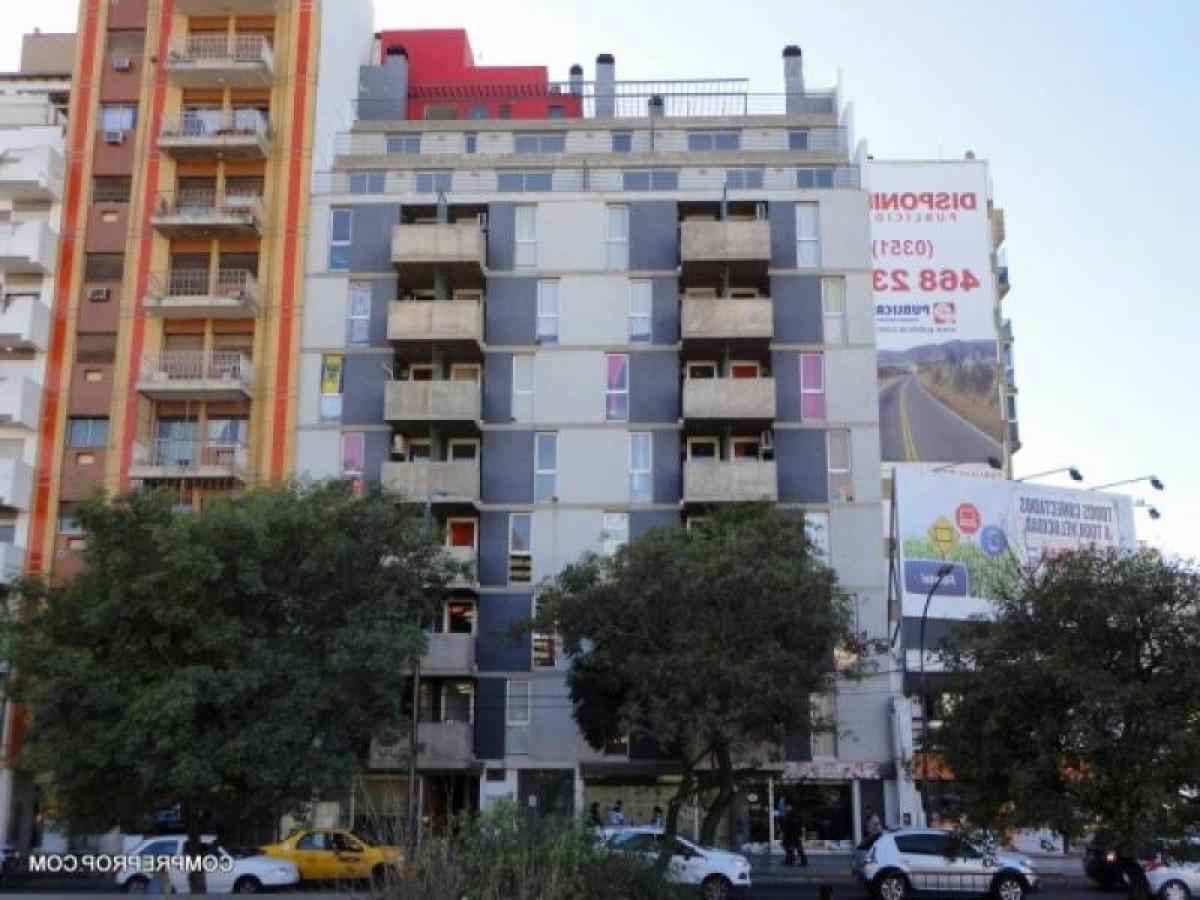 Apartamento de 2 dormitorios en Córdoba, Argentina No. 61530