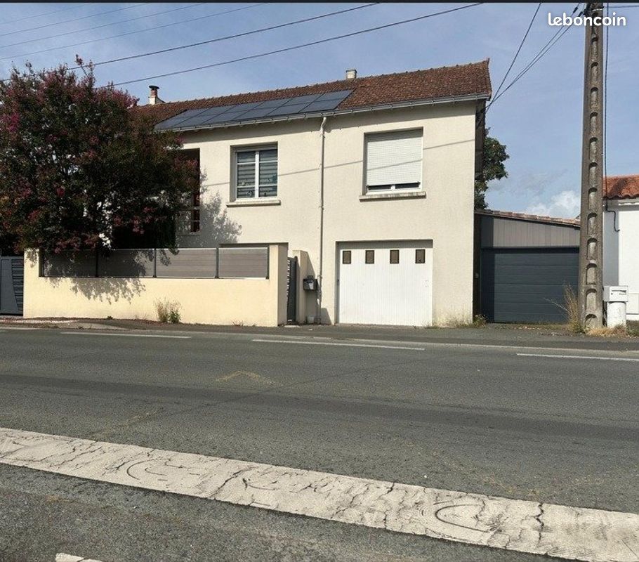 Casa de 6 dormitorios en La Roche-sur-Yon, France No. 363179