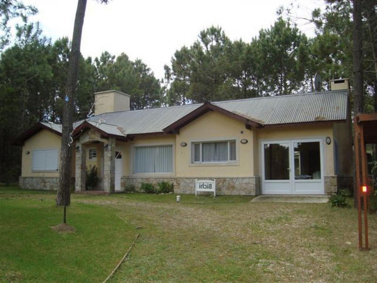 3 bedrooms House in Mar del Plata, Argentina No. 78175