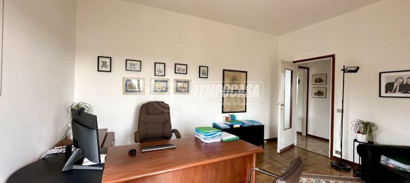 Квартира с 3 комнатами в Мерате, Италия № 12847 12