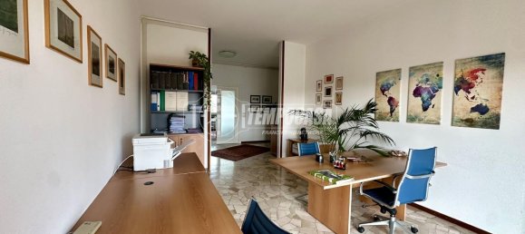 Квартира с 3 комнатами в Мерате, Италия № 12847 7