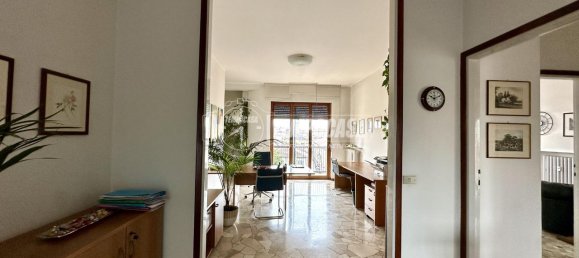 Квартира с 3 комнатами в Мерате, Италия № 12847 10