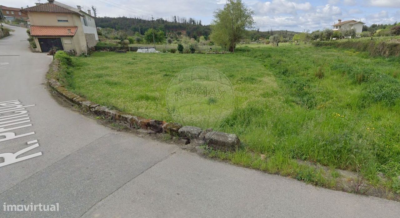1050m² Land in Tondela, Portugal No. 89473