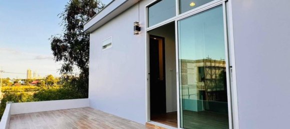 Дом с 4 спальнями в Паттайя, Таиланд № 61477 4