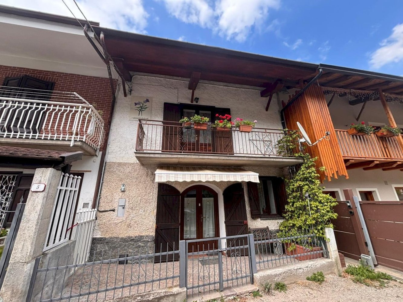 Casa de 2 habitaciónes en Demonte, Italy No. 260554
