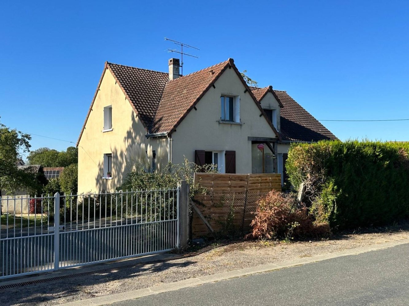 4 bedrooms House in Montgivray, France No. 94508