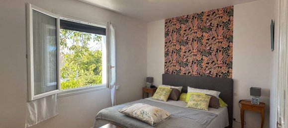 4 bedrooms House in Montgivray, France No. 94508 9