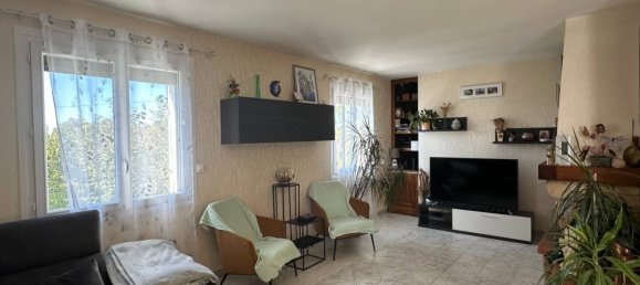 4 bedrooms House in Montgivray, France No. 94508 2