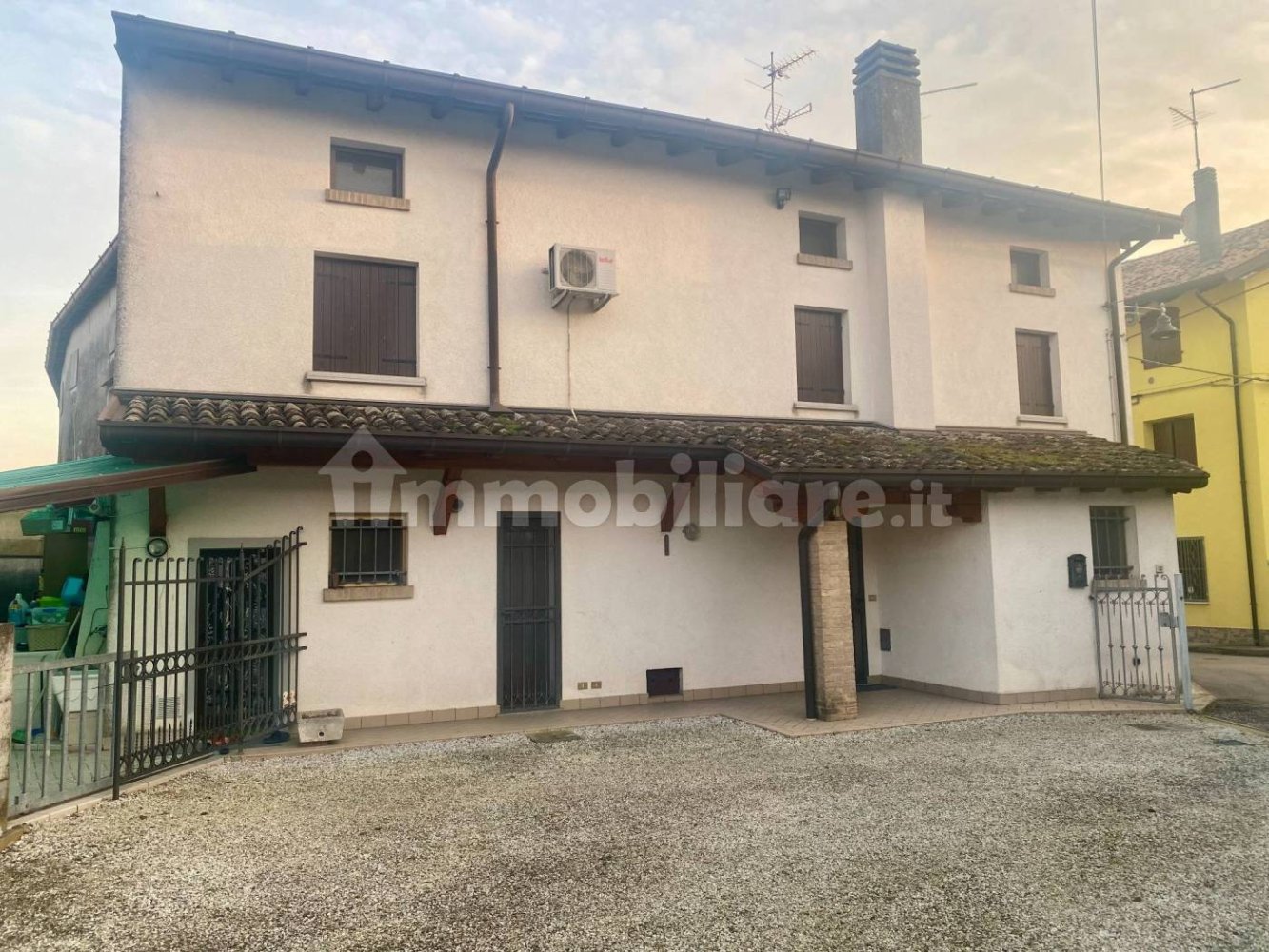 2 bedrooms Villa in Udine, Italy No. 168593