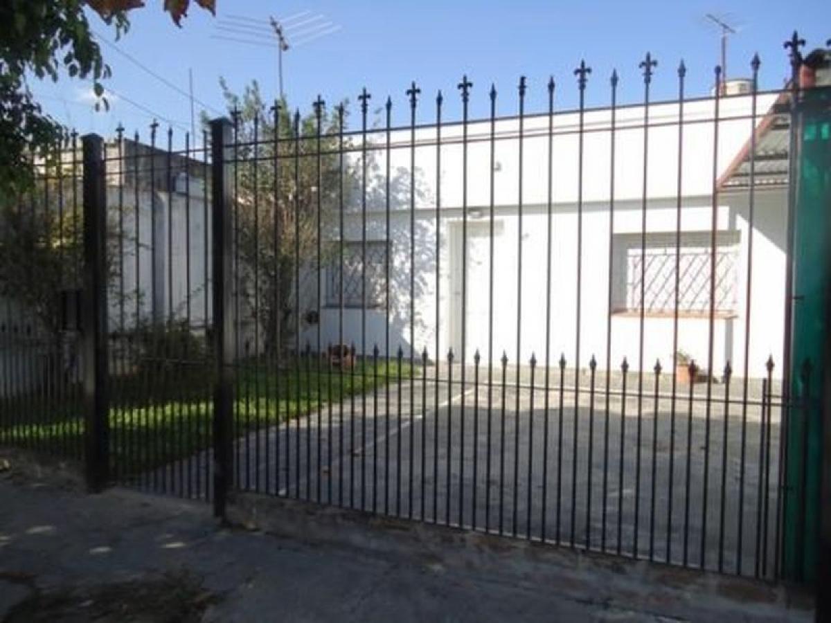 2 bedrooms House in Quilmes, Argentina No. 15590