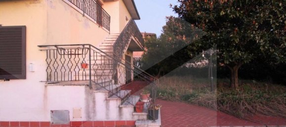 7غرفة شقة في Santa Maria a Monte, Italy رقم 20386 3