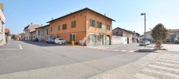 4 bedrooms House in Borgo d'Ale, Italy No. 57334 3