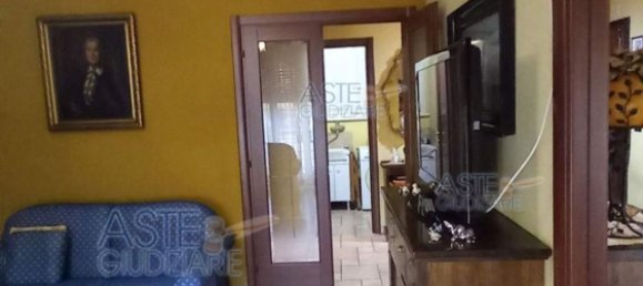 5 rooms Apartment in Rome, Italy No. 185646 2