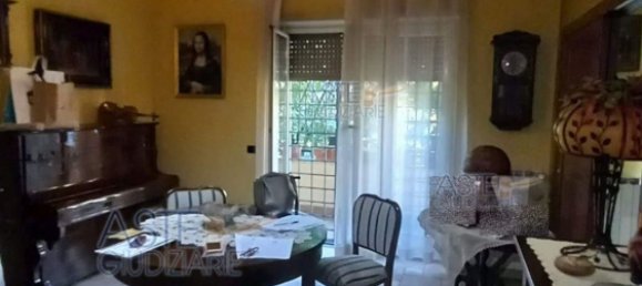 5 rooms Apartment in Rome, Italy No. 185646 3