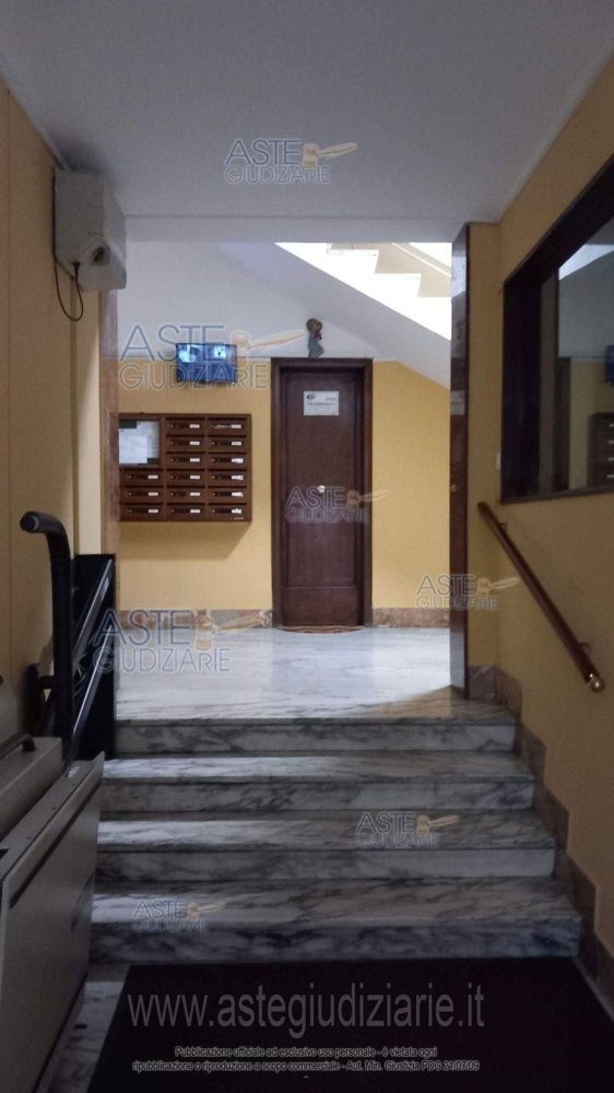 5 rooms Apartment in Rome, Italy No. 185646