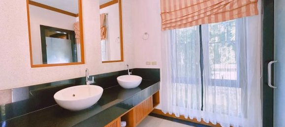 3 Schlafzimmer Villa in Phuket, Thailand, Nr. 70239 12