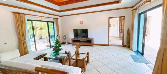 3 Schlafzimmer Villa in Phuket, Thailand, Nr. 70239 8
