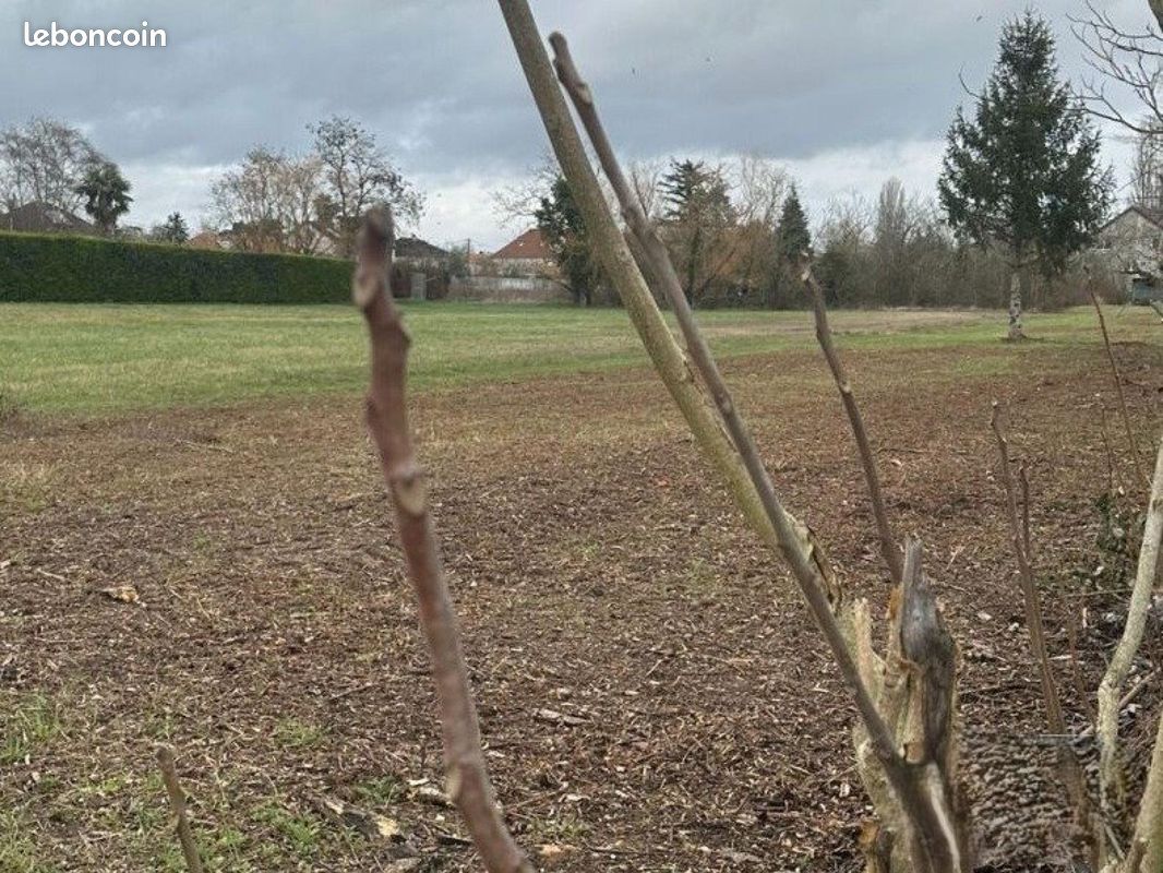 1765m² Land in Bourges, France No. 252138