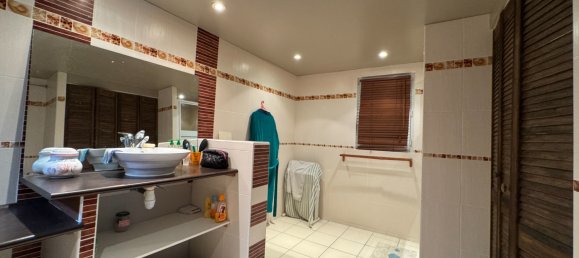 4 bedrooms House in Saint-Reverend, France No. 102995 13