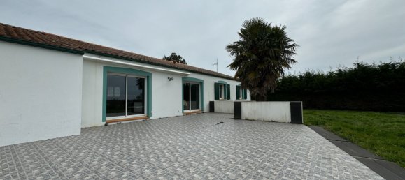 4 bedrooms House in Saint-Reverend, France No. 102995 18