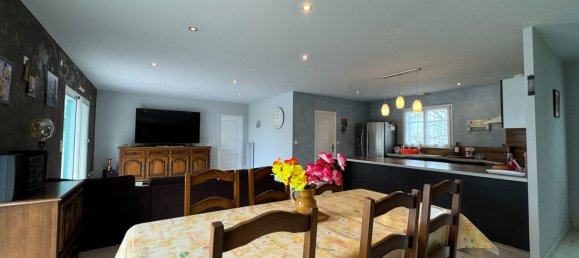 4 bedrooms House in Saint-Reverend, France No. 102995 3