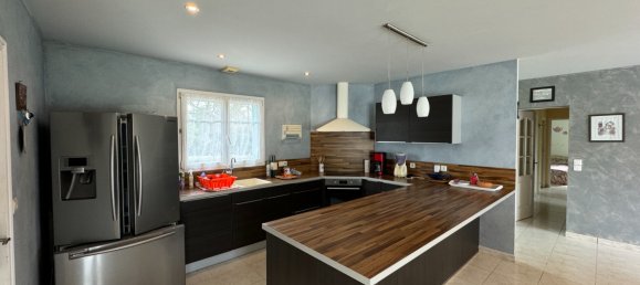 4 bedrooms House in Saint-Reverend, France No. 102995 7