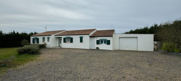 4 bedrooms House in Saint-Reverend, France No. 102995 20