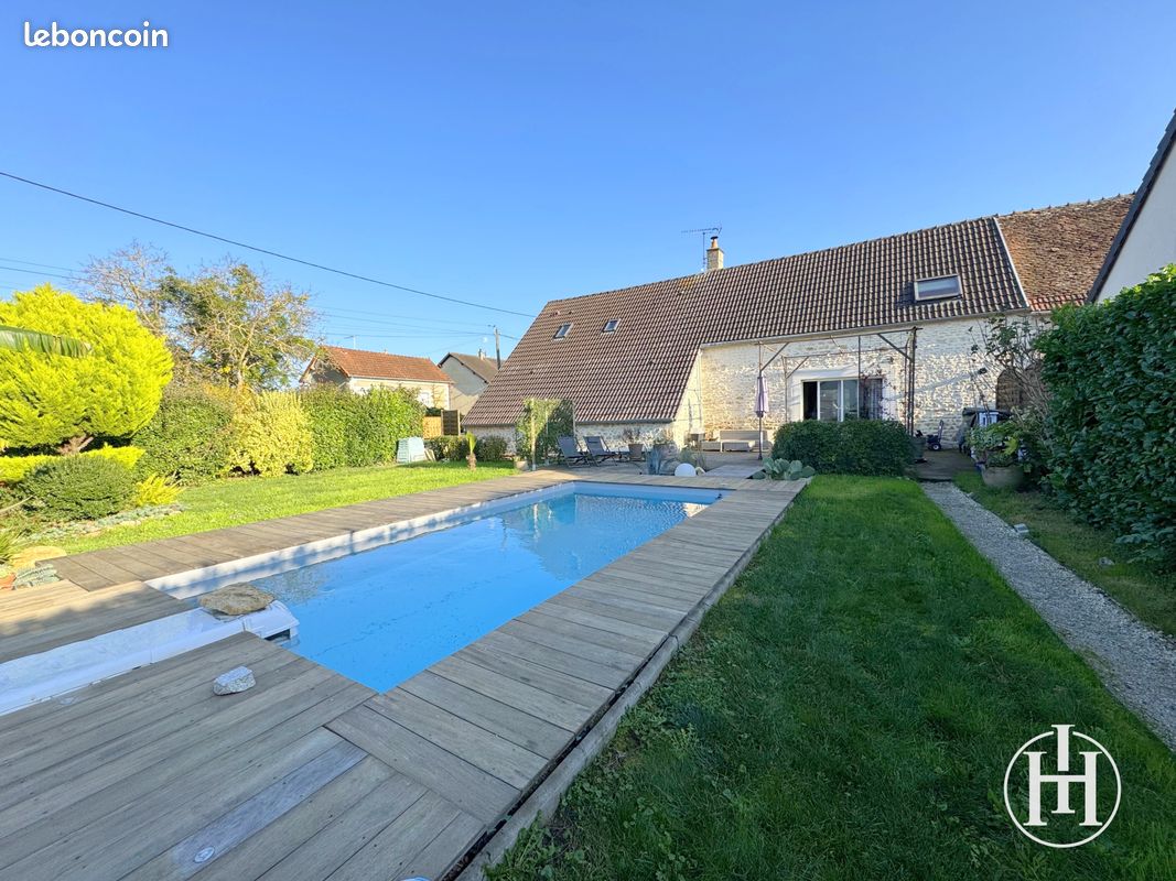 3 bedrooms House in Orval, France No. 158087