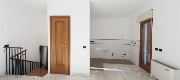 Дуплекс с 3 комнатами в Рим, Италия № 131742 8