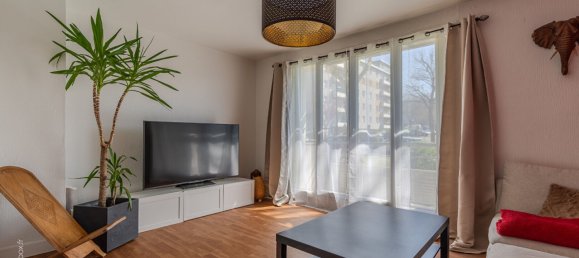 2 bedrooms Apartment in Noisy-le-Grand, France No. 305188 2