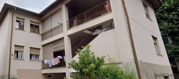 Квартира с 2 спальнями в Традате, Италия № 260161 3