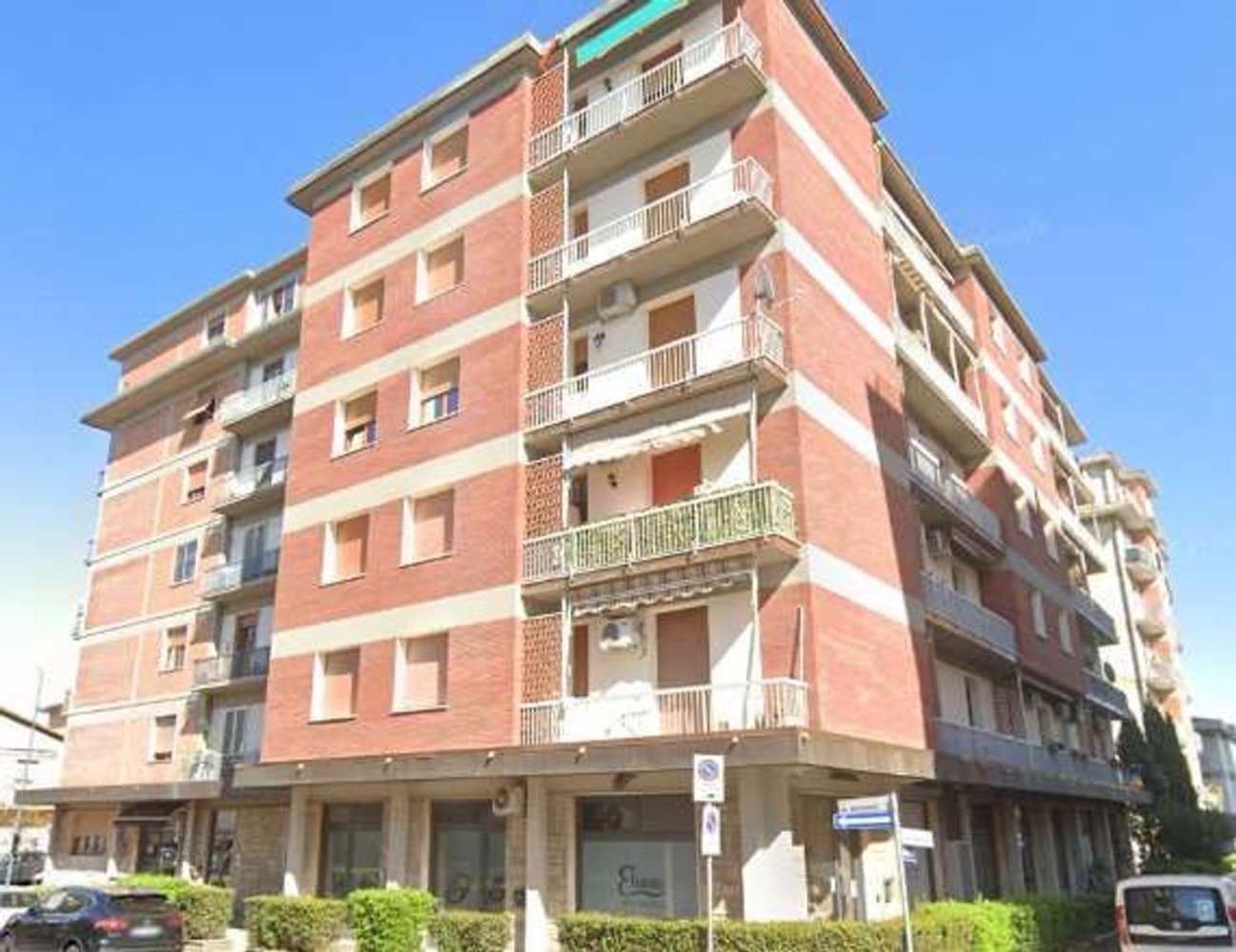 4 bedrooms Apartment in Campi Bisenzio, Italy No. 404052