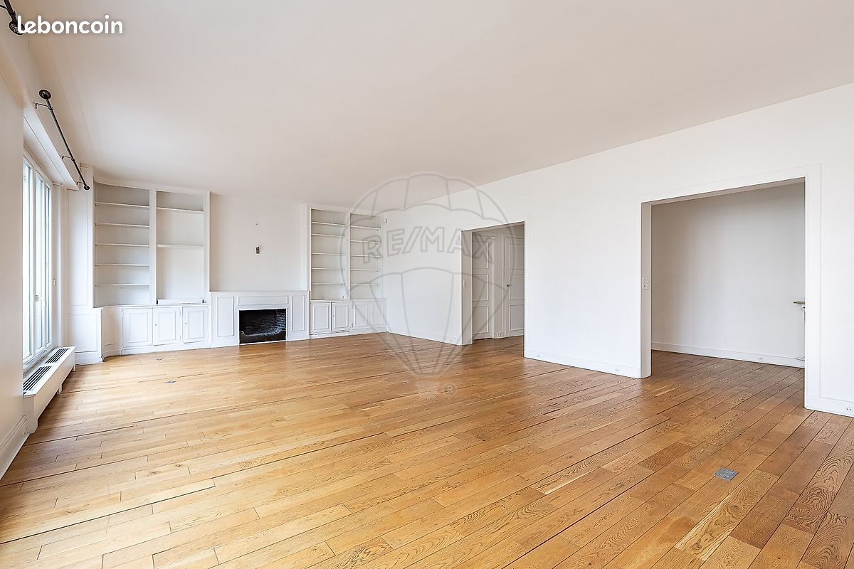 2 bedrooms Apartment in Paris, France No. 362710