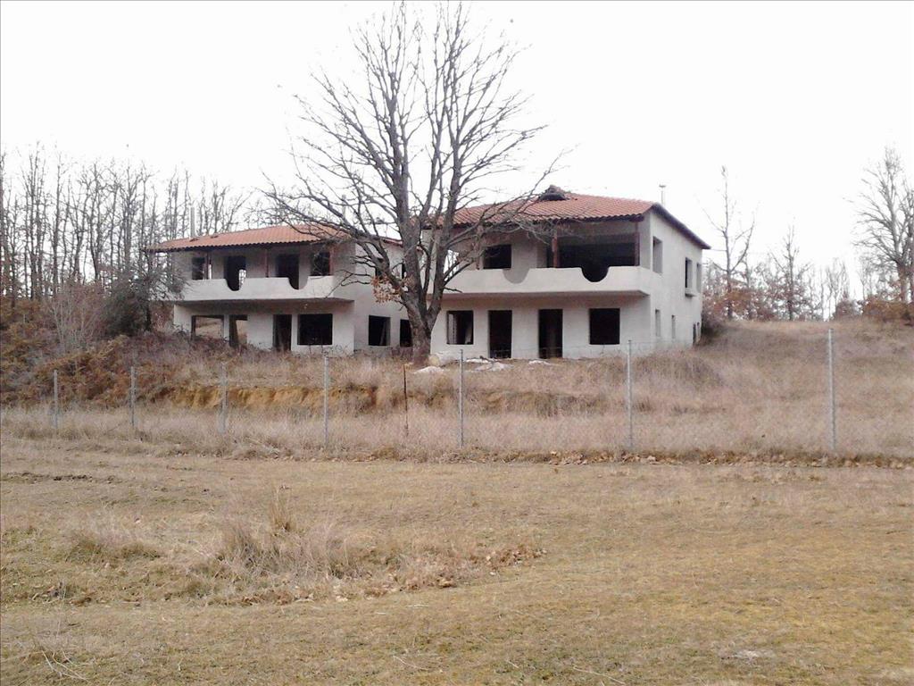 580m² Property in Polygyros, Greece No. 5592