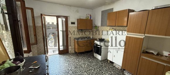 2 Schlafzimmer Haus in Castiglione del Lago, Italy, Nr. 258927 3