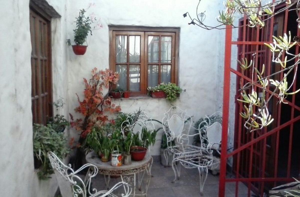 Casa de 3 dormitorios en Buenos Aires, Argentina No. 99502