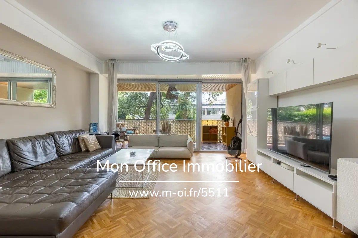 3 bedrooms Apartment in Marseille, France No. 353200