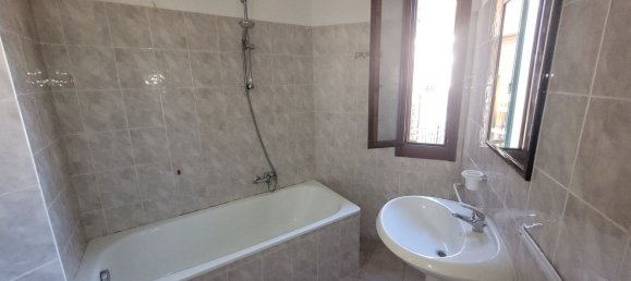 4 bedrooms House in Signa, Italy No. 323144 25