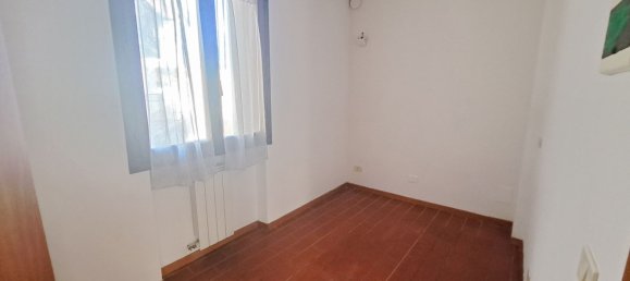 4 bedrooms House in Signa, Italy No. 323144 7