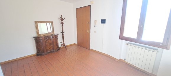 4 bedrooms House in Signa, Italy No. 323144 4