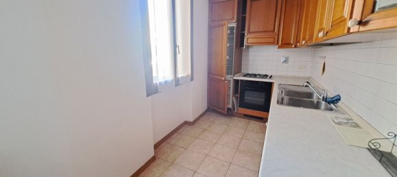 4 bedrooms House in Signa, Italy No. 323144 16