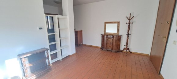 4 bedrooms House in Signa, Italy No. 323144 5