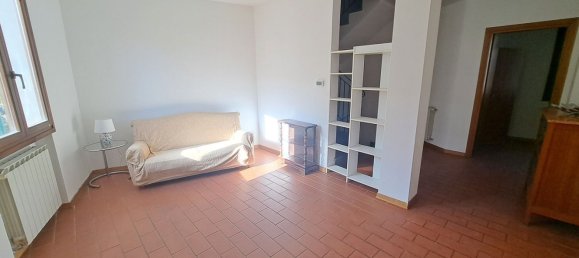 4 bedrooms House in Signa, Italy No. 323144 3