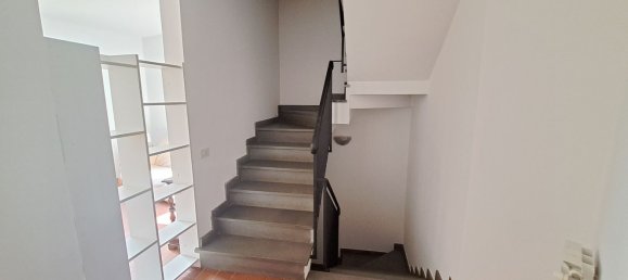 4 bedrooms House in Signa, Italy No. 323144 6