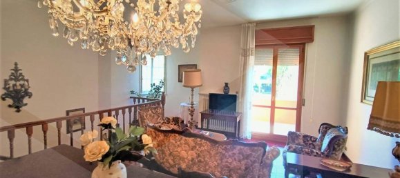 4 rooms House in Sassuolo, Italy No. 22677 2