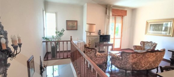 4 rooms House in Sassuolo, Italy No. 22677 5