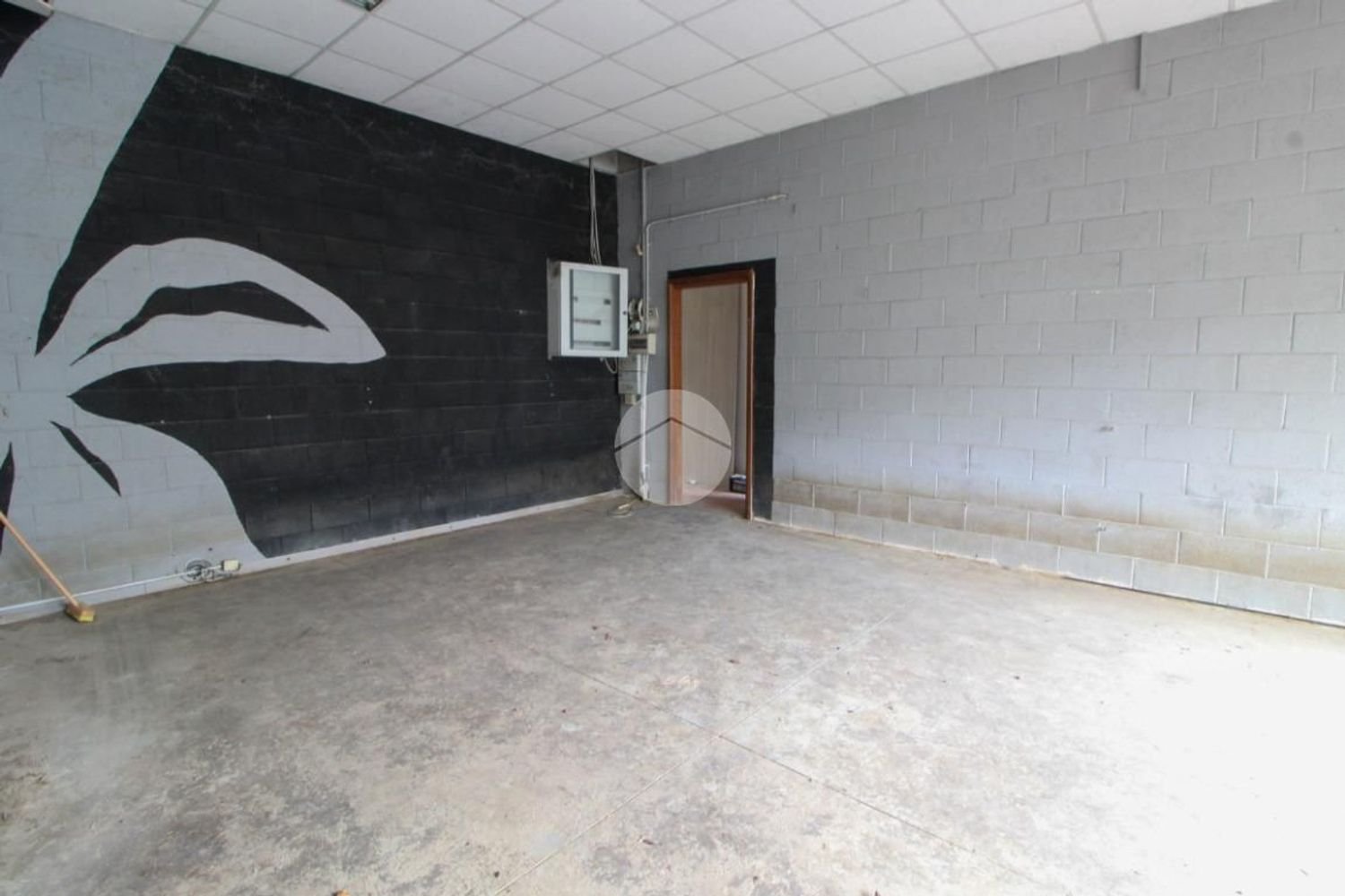 300m² Warehouse in Zelo Buon Persico, Italy No. 30261