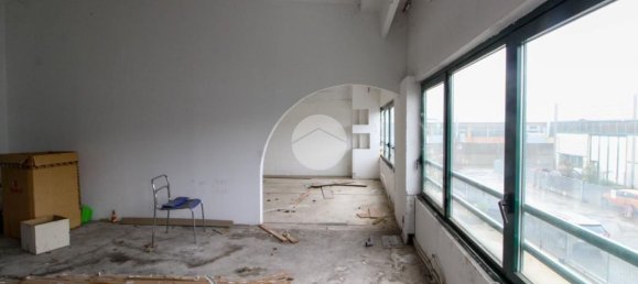 300m² Warehouse in Zelo Buon Persico, Italy No. 30261 4