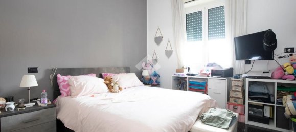 3 rooms Apartment in Genoa, Italy No. 271197 4